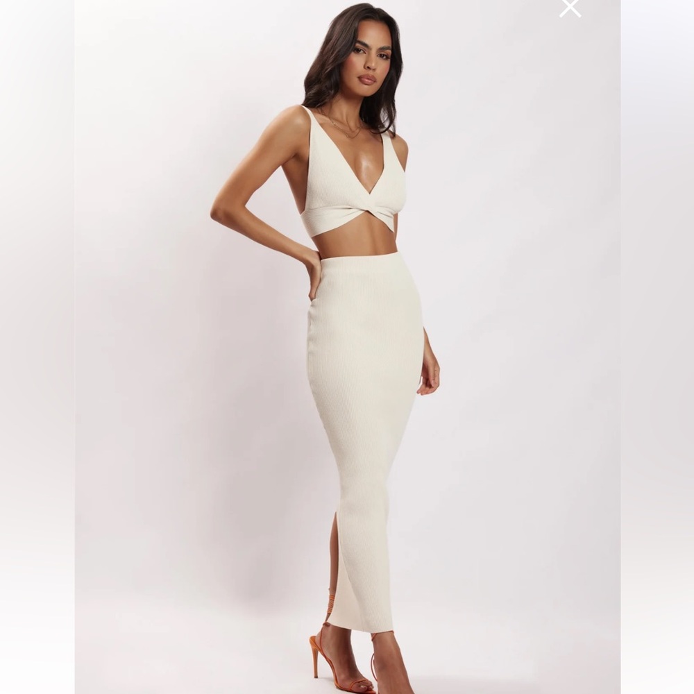 MESHKI SET- KAESHA
Twist Front Knit Top and skirt- Bone